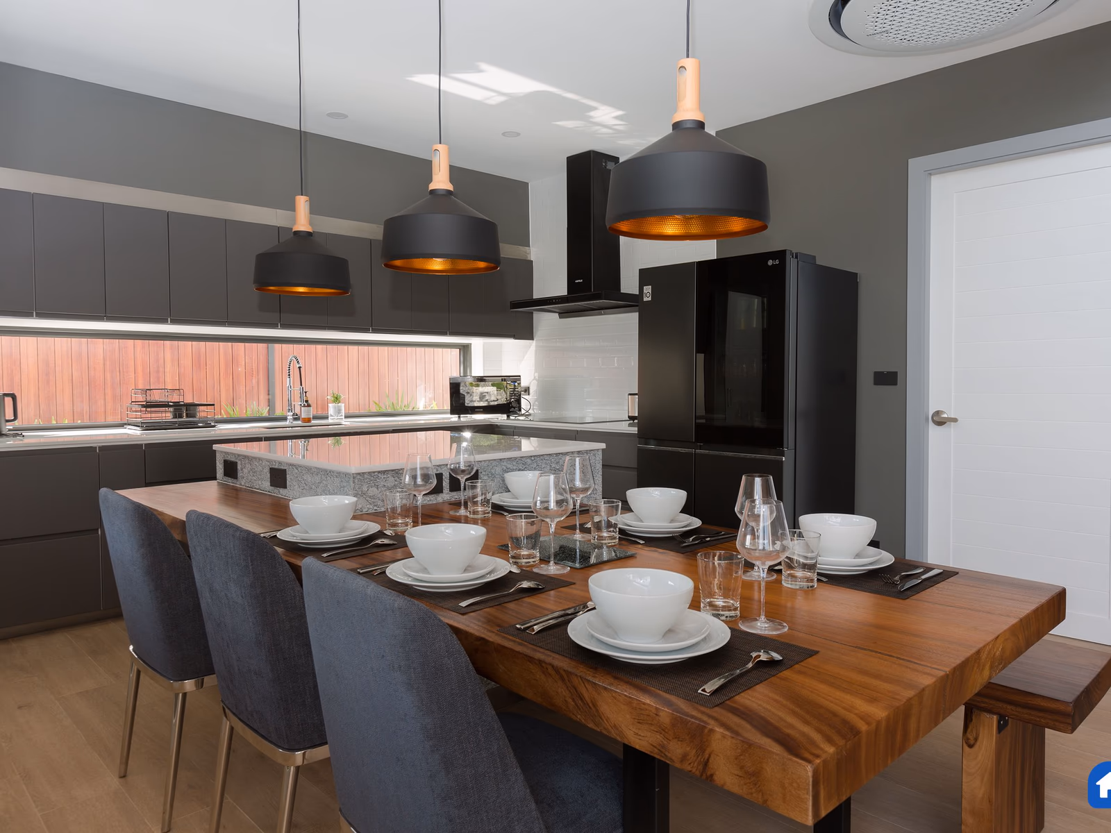 Modern 3 Bedroom Pool Villa in Rawai - lightbox 3