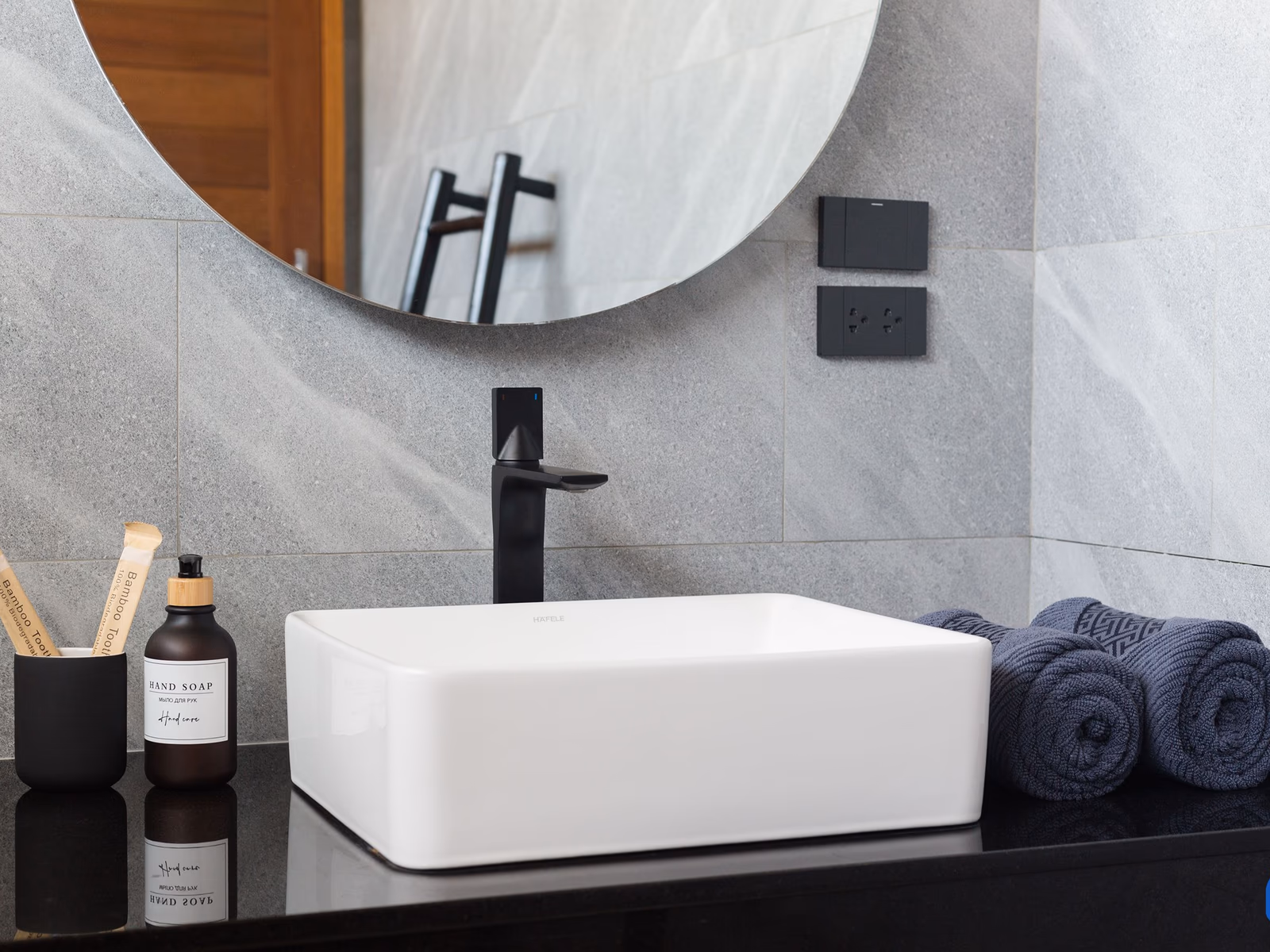 Modern 3 Bedroom Pool Villa in Rawai - lightbox 11