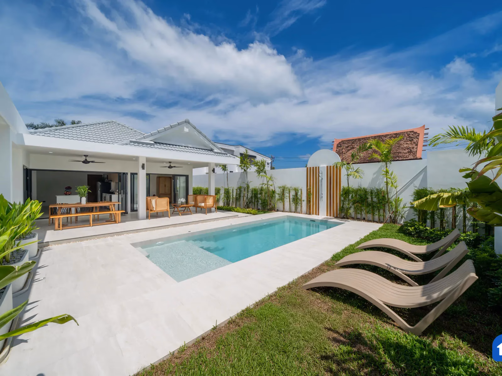 Elegant Balinese Style 4 Bedroom Pool Villa in Rawai - lightbox 4