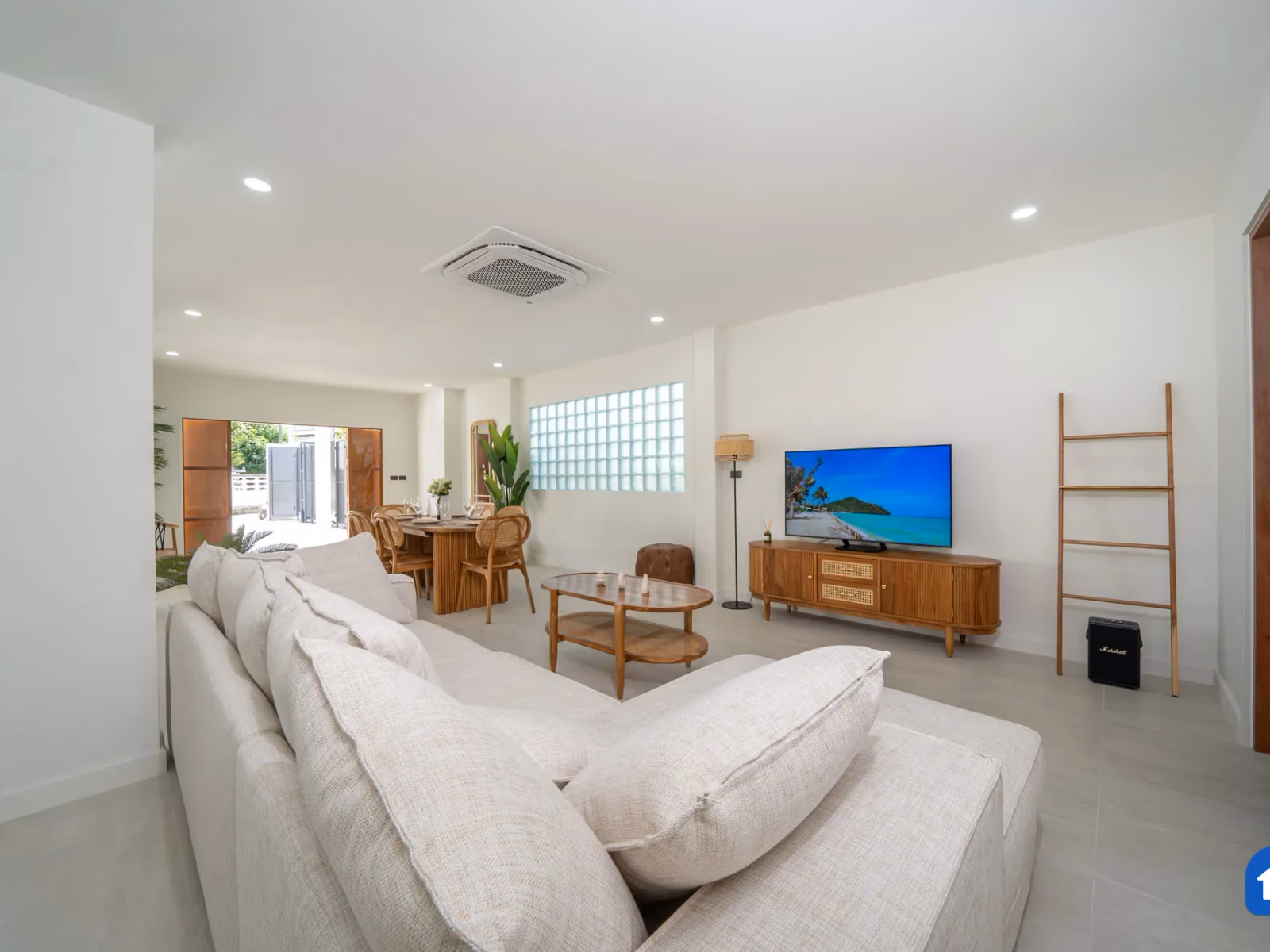 Elegant Balinese Style 4 Bedroom Pool Villa in Rawai - lightbox 13