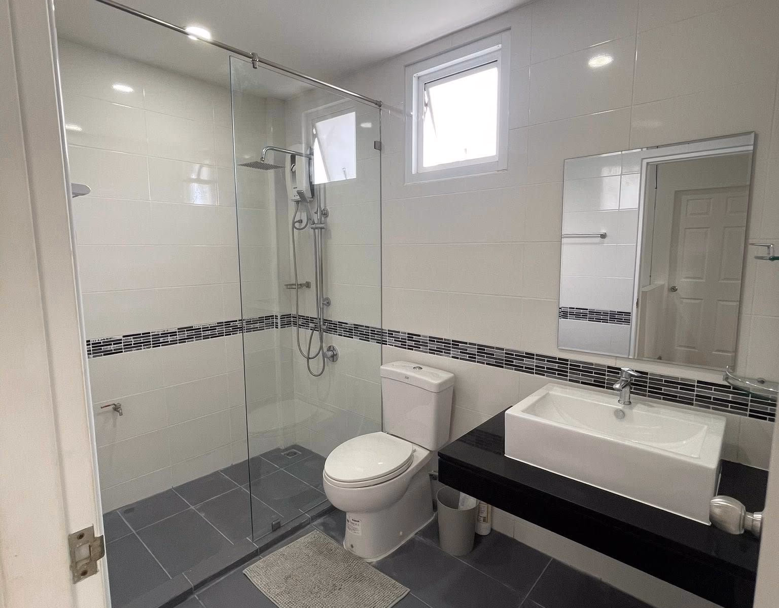 2-Storey Home | Fully Furnished - lightbox 6