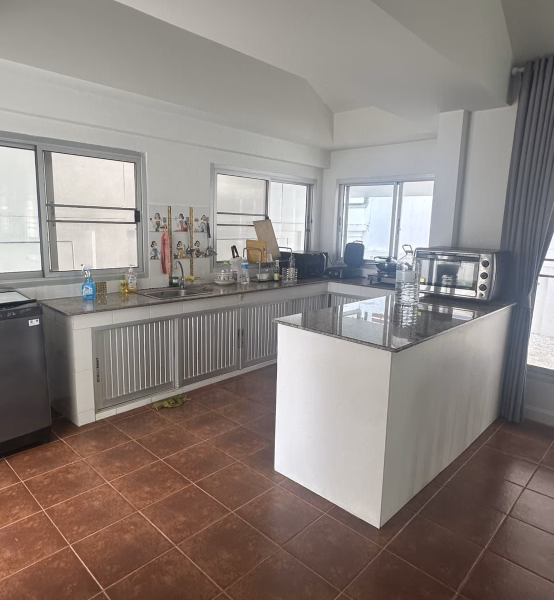 3 Bedroom Pool Villa in Chalong  - lightbox 4